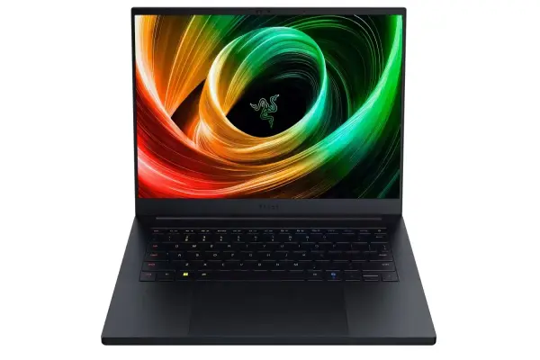 Mua máy tính xách tay chơi game Razer Blade 14 với RTX 5070, RAM 32GB khi giá giảm 600 đô la